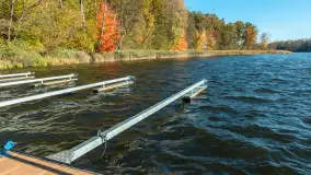 Jesienne kadry w porcie Pod Dębem, nad jeziorem Nidzkim, październik 2025 r. - zdjęcie 35