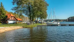 Jesienne kadry w porcie Pod Dębem, nad jeziorem Nidzkim, październik 2025 r. - zdjęcie 28