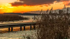 Zachód słońca nad jeziorem Bocznym w Rydzewie, listopad 2025 r. - zdjęcie 12