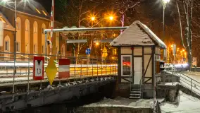 Nocne i zaśnieżone Giżycko, listopad 2025 r. - zdjęcie 7