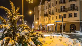 Nocne i zaśnieżone Giżycko, listopad 2025 r. - zdjęcie 9