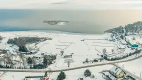 Niegocin skuty lodem w okowach zimowych mgieł, styczeń 2026  - zdjęcie 2