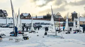 Pierwsze bojery w sezonie 2026 (styczeń), jezioro Śniardwy, Nowe Guty - zdjęcie 3