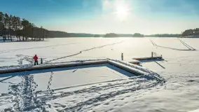 Wodnik nad jeziorem Nidzkim w zimowej scenerii, styczeń 2026 r. - zdjęcie 44