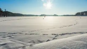 Wodnik nad jeziorem Nidzkim w zimowej scenerii, styczeń 2026 r. - zdjęcie 52