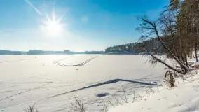Wodnik nad jeziorem Nidzkim w zimowej scenerii, styczeń 2026 r. - zdjęcie 41