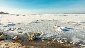 Marina Śniardwy i największe polskie jezioro w zimowej scenerii, styczeń 2026 r. - zdjęcie 2