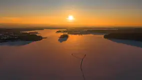 Zachód słońca nad jeziorem Ryńskim z drona, luty 2026 r. - zdjęcie 10