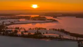 Zachód słońca nad jeziorem Ryńskim z drona, luty 2026 r. - zdjęcie 14