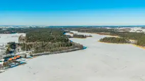 Wieś Sucholaski przy jeziorze Wydmińskim z zimowego lotu ptaka, luty 2026 r. - zdjęcie 42