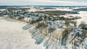 Wieś Sucholaski przy jeziorze Wydmińskim z zimowego lotu ptaka, luty 2026 r. - zdjęcie 20