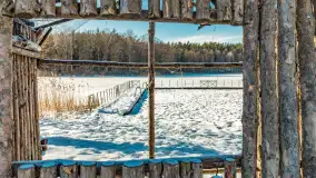 Zimowa wersja plaży w Starych Juchach, jezioro Jędzelewo - zdjęcie 12