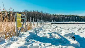 Zimowa wersja plaży w Starych Juchach, jezioro Jędzelewo - zdjęcie 10