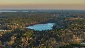 Przedwiośnie z drona nad jeziorem Ublik Mały, marzec 2026 r. - zdjęcie 7