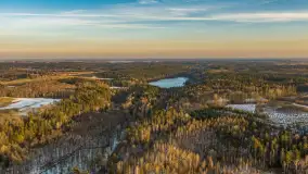 Przedwiośnie z drona nad jeziorem Ublik Mały, marzec 2026 r. - zdjęcie 15