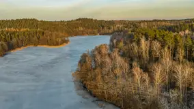 Przedwiośnie z drona nad jeziorem Ublik Mały, marzec 2026 r. - zdjęcie 24