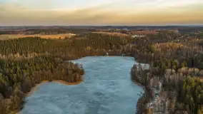 Przedwiośnie z drona nad jeziorem Ublik Mały, marzec 2026 r. - zdjęcie 27
