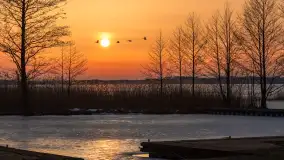 Zachód słońca nad jeziorem Mamry, port Rybaczówka Kal, marzec 2026 r.