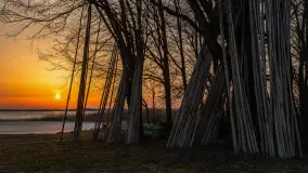 Zachód słońca nad jeziorem Mamry, port Rybaczówka Kal, marzec 2026 r. - zdjęcie 5