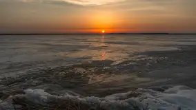 Zachód słońca nad jeziorem Mamry, port Rybaczówka Kal, marzec 2026 r. - zdjęcie 24