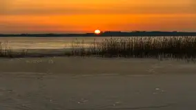 Zachód słońca nad jeziorem Mamry, port Rybaczówka Kal, marzec 2026 r. - zdjęcie 32