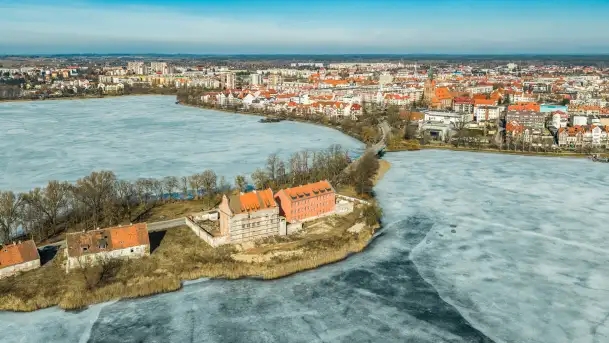 Przedwiośnie w Ełku z drona, okolice ulicy Zamkowej, marzec 2026 r. - zdjęcie 1