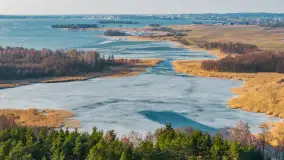 Jeziora Niegocin, Niałk Duży i Mały oraz Wojnowo u progu wiosny, z lotu ptaka