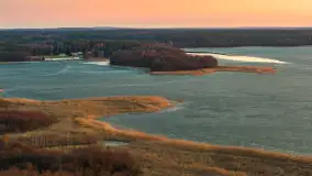 Zachód słońca nad wsią i jeziorem Stręgiel, marzec 2026 r. - zdjęcie 2