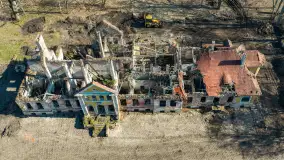 Ruiny pałacu w Mieduniszkach Wielkich, marzec 2026 r. - zdjęcie 16