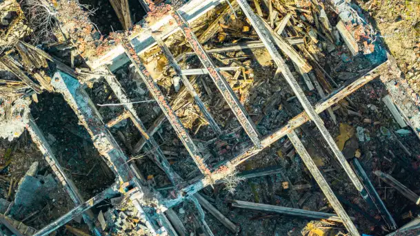 Ruiny pałacu w Mieduniszkach Wielkich, marzec 2026 r. - zdjęcie 10