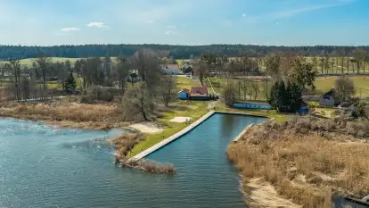 Port i wieś Popielno na wiosennych kadrach z drona, kwiecień 2026 r.