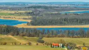 Port i wieś Popielno na wiosennych kadrach z drona, kwiecień 2026 r. - zdjęcie 7