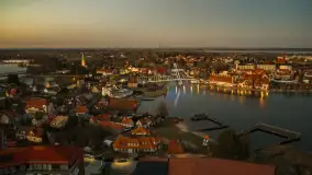 Końcówka dnia w Mikołajkach z drona, kwiecień 2026 r. - zdjęcie 6