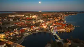 Końcówka dnia w Mikołajkach z drona, kwiecień 2026 r. - zdjęcie 10