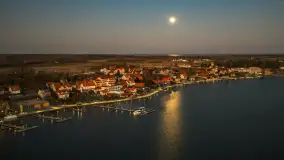 Końcówka dnia w Mikołajkach z drona, kwiecień 2026 r. - zdjęcie 33