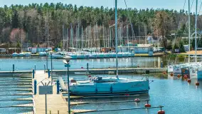 Port PTTK Wilkasy i pierwsze jachty na wodzie, kwiecień 2026 r. - zdjęcie 2