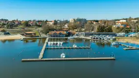 Port PTTK Wilkasy i pierwsze jachty na wodzie, kwiecień 2026 r. - zdjęcie 15