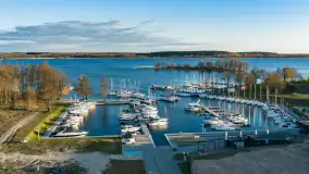 Przystań Nautica i kwietniowy zachód słońca z drona - zdjęcie 14