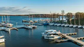 Przystań Nautica i kwietniowy zachód słońca z drona - zdjęcie 39