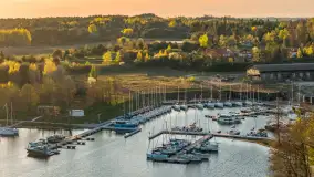 Przystań Nautica i kwietniowy zachód słońca z drona - zdjęcie 10