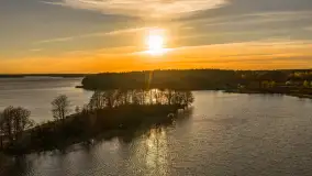 Przystań Nautica i kwietniowy zachód słońca z drona - zdjęcie 6