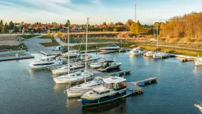 Przystań Nautica i kwietniowy zachód słońca z drona - zdjęcie 7