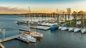 Przystań Nautica i kwietniowy zachód słońca z drona - zdjęcie 26