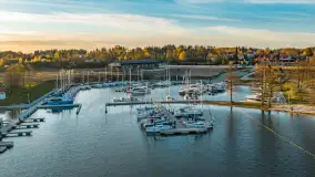 Przystań Nautica i kwietniowy zachód słońca z drona - zdjęcie 24