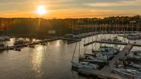 Przystań Nautica i kwietniowy zachód słońca z drona - zdjęcie 36