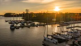 Przystań Nautica i kwietniowy zachód słońca z drona - zdjęcie 25