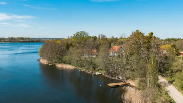 Jezioro Buwełny i wieś Cierzpięty z lotu ptaka, maj 2026 r.