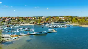 Porty w Wilkasach nad jeziorem Niegocin z drona, maj 2026 r. - zdjęcie 10