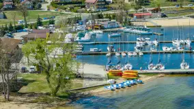 Porty w Wilkasach nad jeziorem Niegocin z drona, maj 2026 r. - zdjęcie 5