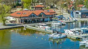 Porty w Wilkasach nad jeziorem Niegocin z drona, maj 2026 r. - zdjęcie 32